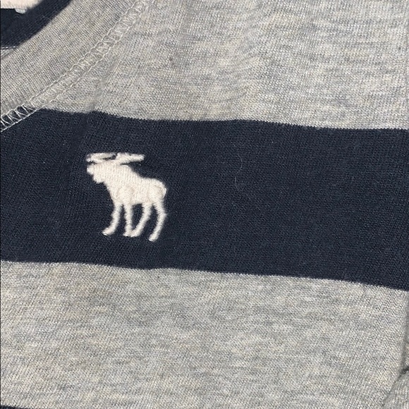 Slightly used Abercrombie long sleeve stripe shirt - Picture 4 of 4